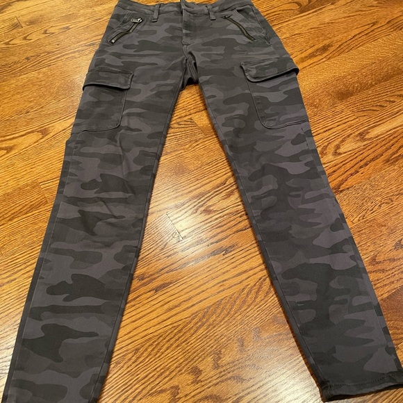 Mid rise skinny cargo gray stretchy pant. - Picture 3 of 4